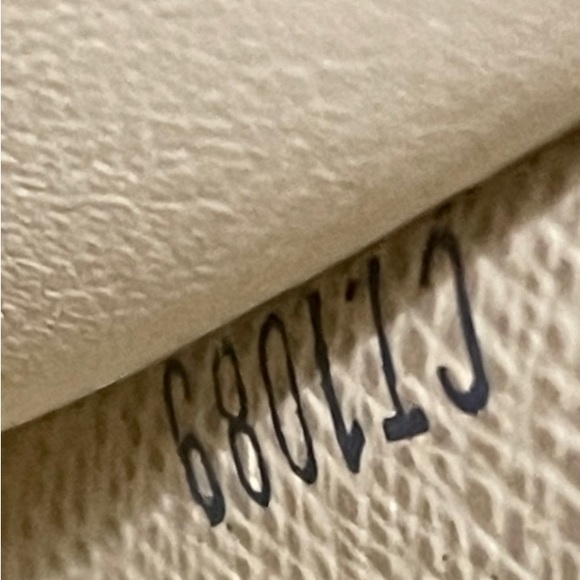 SOLDAuthentic Damier Azure Key Case /6 - Picture 10 of 14